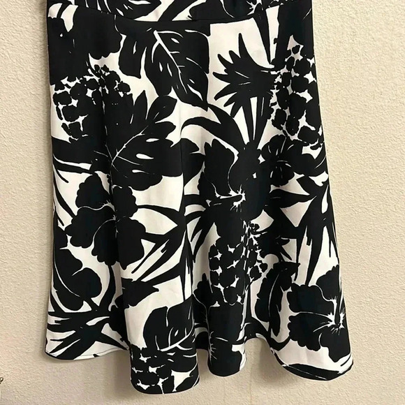 Signature Darby Women Sleeveless Dress Black and White Floral Pattern Size 10 - Picture 3 of 5